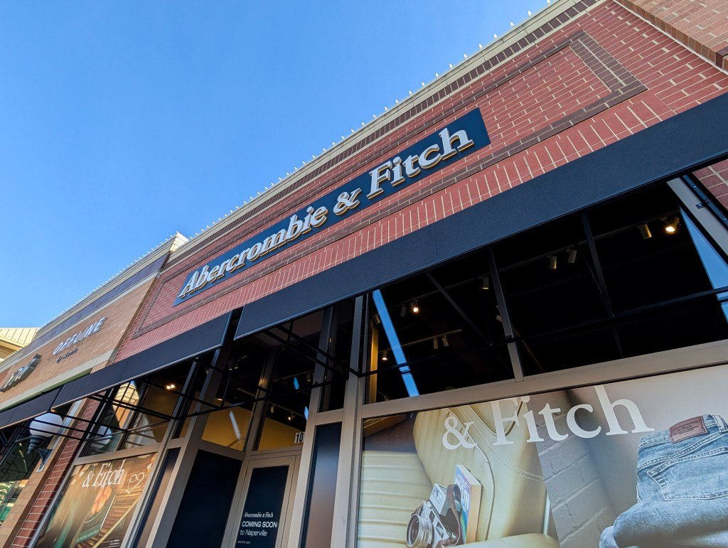 Ebercrombi and Fitch opened in the city of Neproville on Friday, two new restaurants led our way