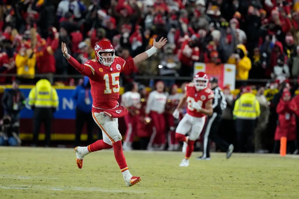 Kansas City Chiefs get more Patrick Mahomes magic and advance to 3rd straight Super Bowl, defeating Buffalo Bills 32-29
