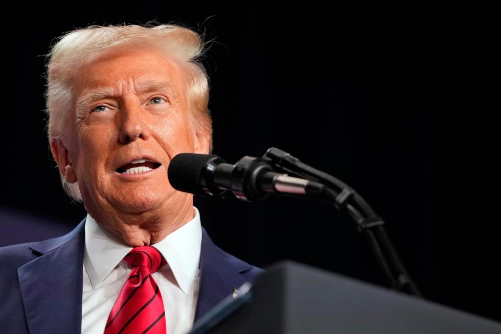 President Donald Trump talked so much that the White House Stenographer and all the other people are struggling to maintain it.