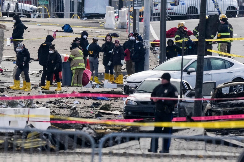 All 6 people aboard the medical transport jet crashed in Philadelphia