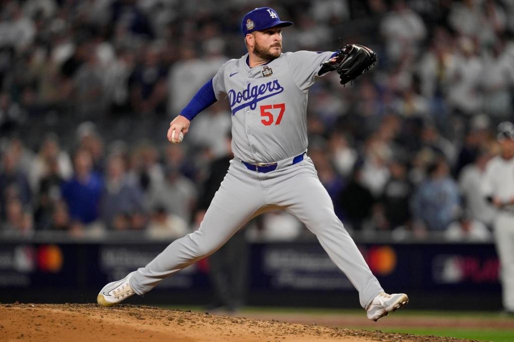 Chicago cubs acquire Ryan Brassier in a business with Los Angeles Dojers